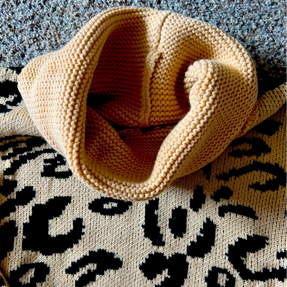 Cheetah tan sweater - Picture 3 of 3